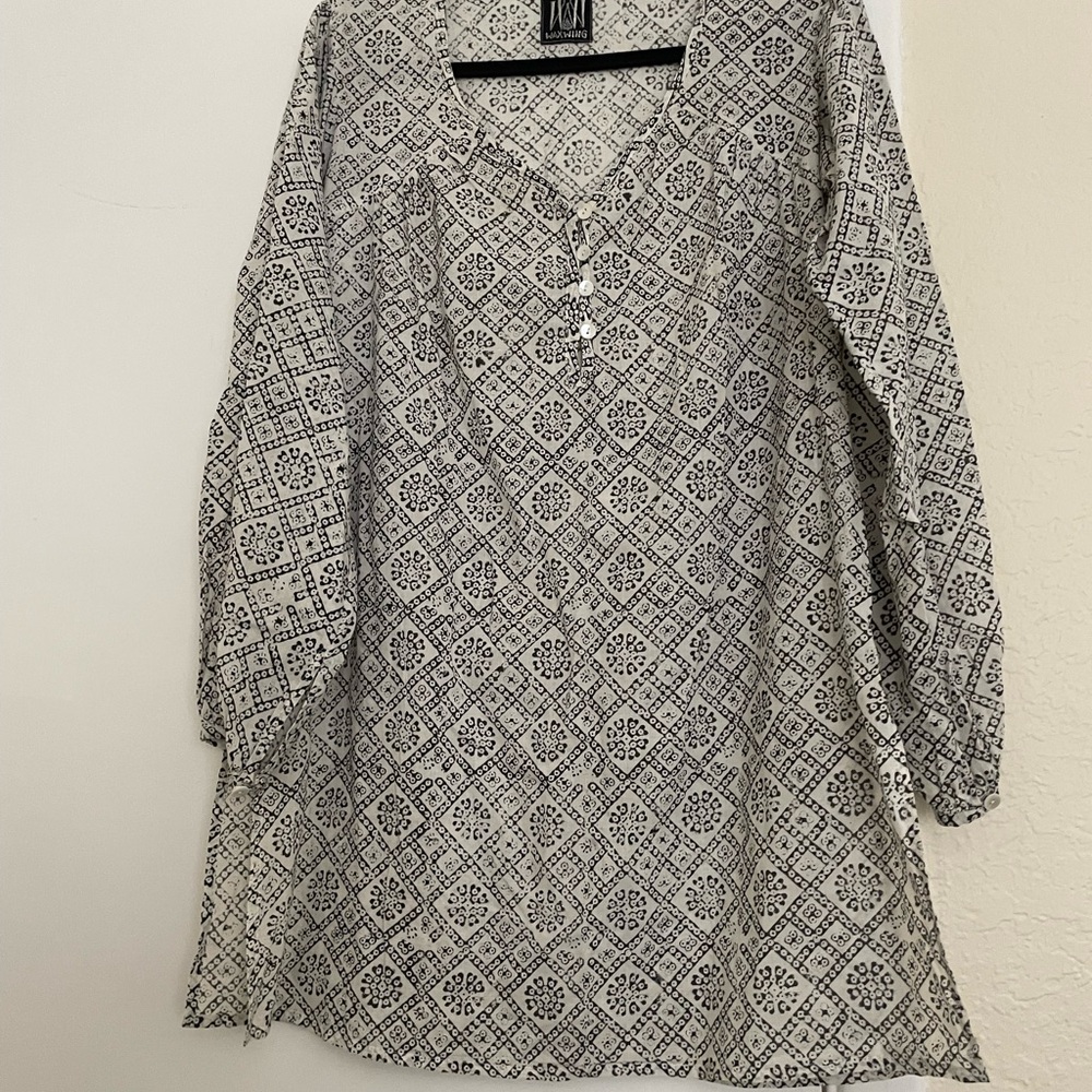 Waxwing Black and White Geometric Top
